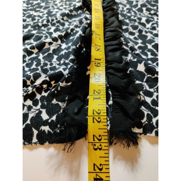 East 5th V-Neck Floral Print‎ Long Sleeve Top Button Up Black White Size Medium - Picture 9 of 10